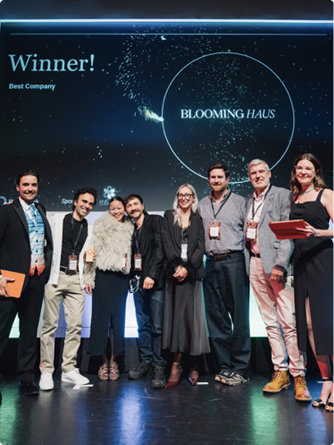 Sweet pea styling by Blooming Haus – garden-inspired design