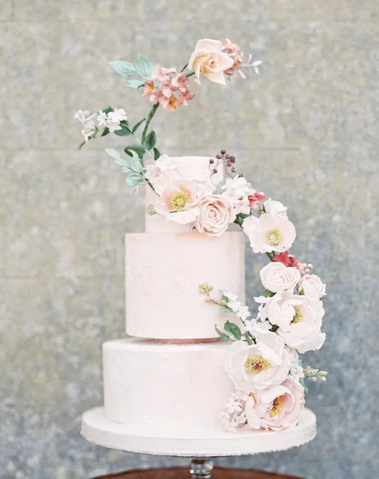 English country garden inspired wedding cake