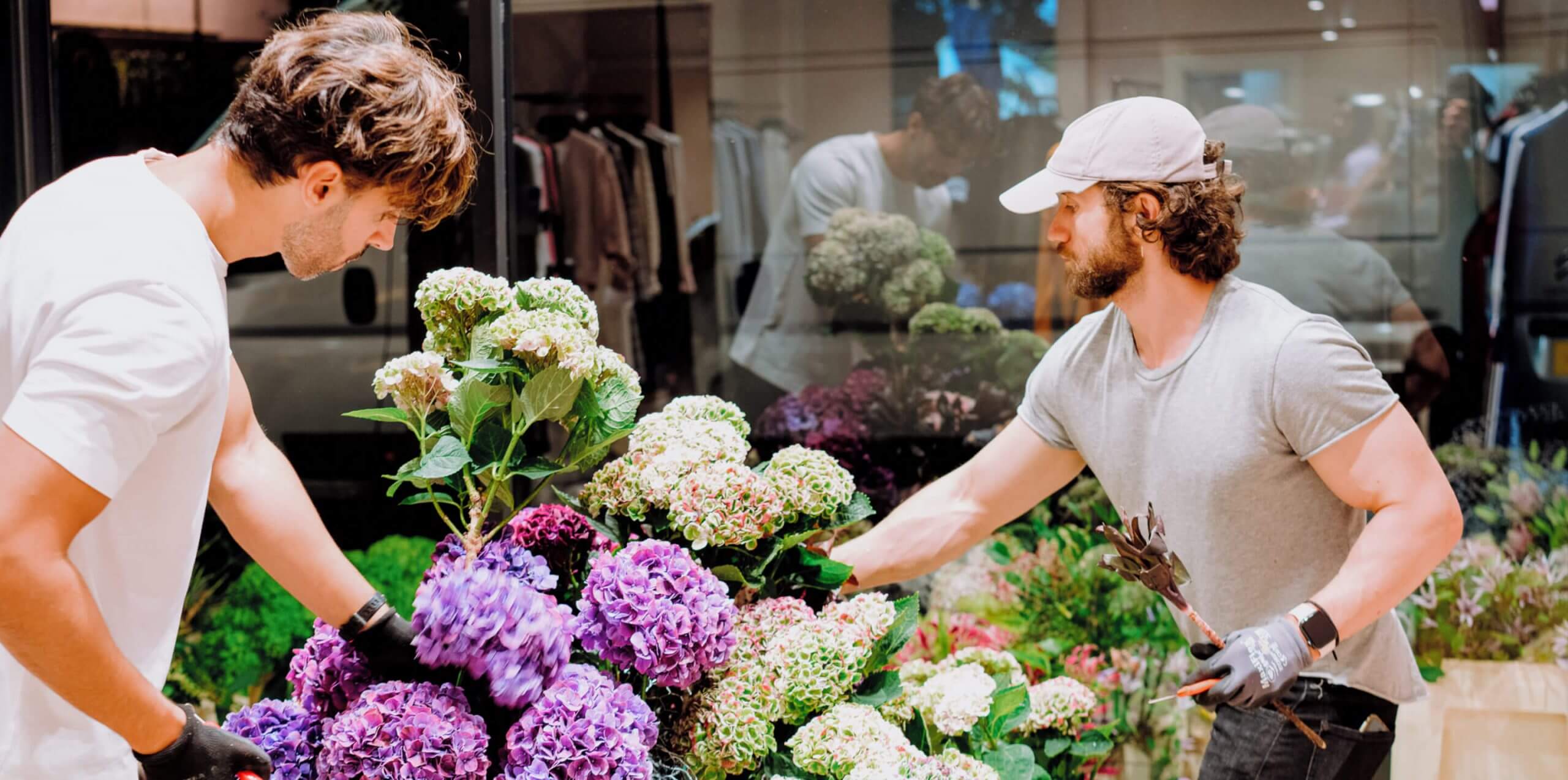 Cut flower arrangement