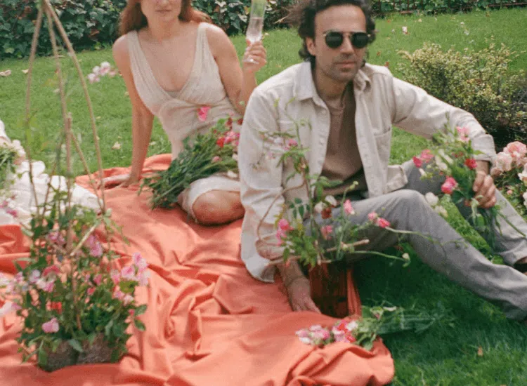 Sweet pea: blooming haus' flower of the year for 2026 12 A man and woman sitting on a blanket with sweet pea flowers